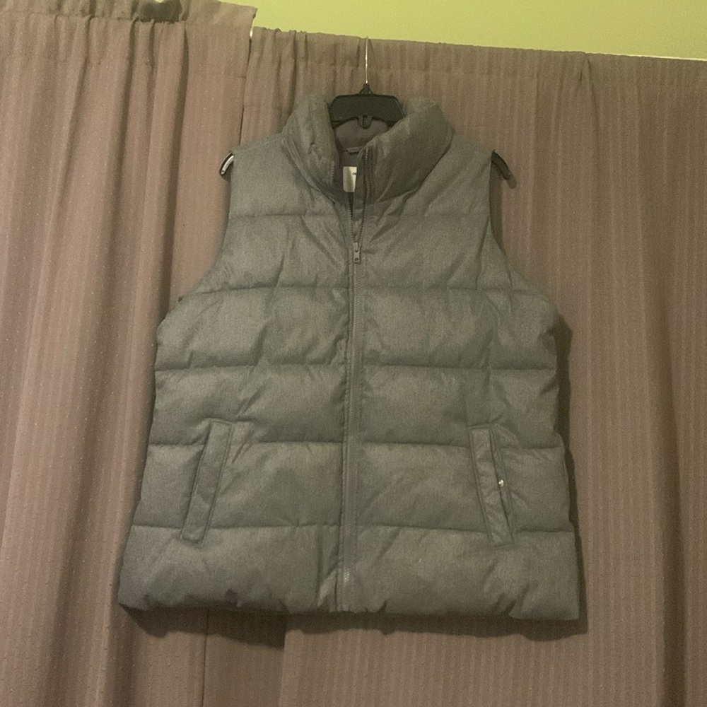 Women’s Old Navy Gray Puffer Vest Size Large